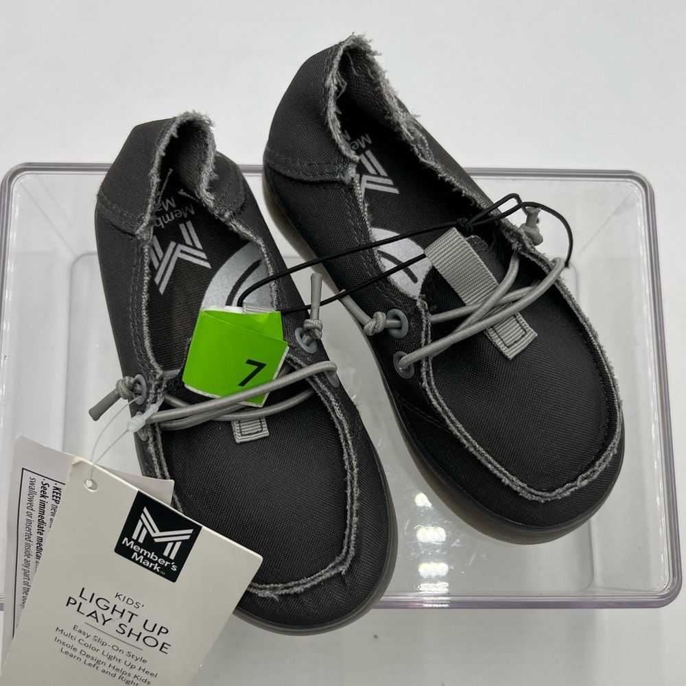 Kids Members Mark‎ light up slip on shoes size 7.